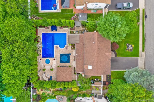 140 Wedgewood Drive, Hauppauge, NY 11788