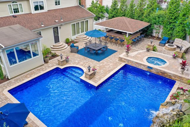 140 Wedgewood Drive, Hauppauge, NY 11788