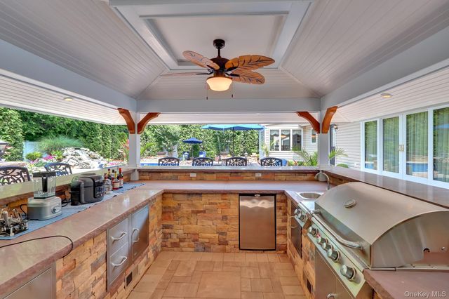 140 Wedgewood Drive, Hauppauge, NY 11788