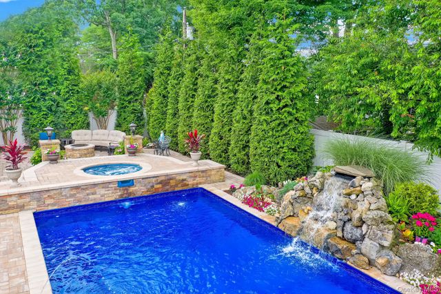 140 Wedgewood Drive, Hauppauge, NY 11788