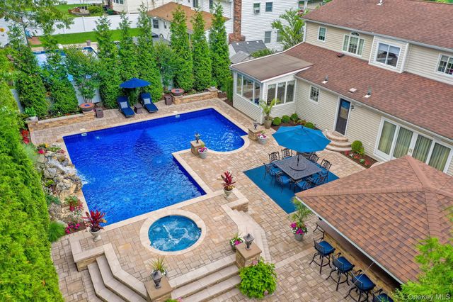 140 Wedgewood Drive, Hauppauge, NY 11788