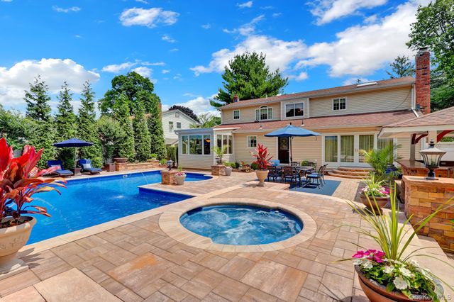 140 Wedgewood Drive, Hauppauge, NY 11788