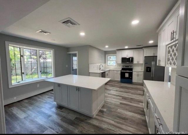 18 William Street, Coram, NY 11727