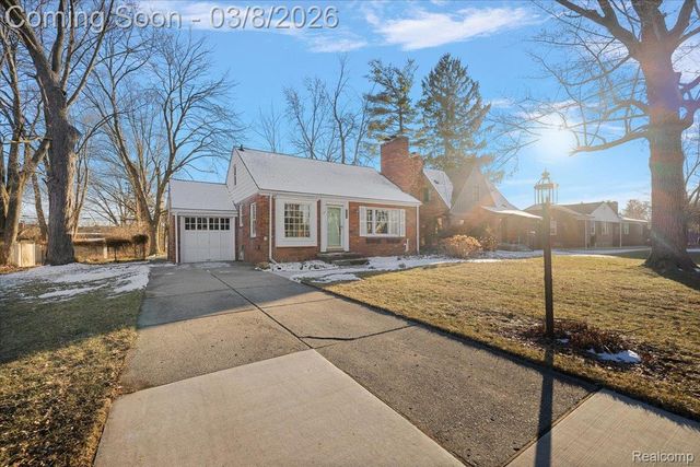 17601 Cambridge Boulevard, Lathrup Village, MI 48076