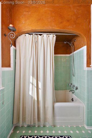 17601 Cambridge Boulevard, Lathrup Village, MI 48076