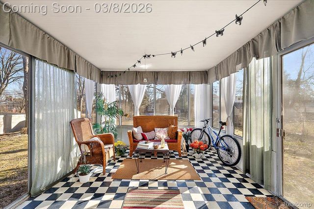 17601 Cambridge Boulevard, Lathrup Village, MI 48076