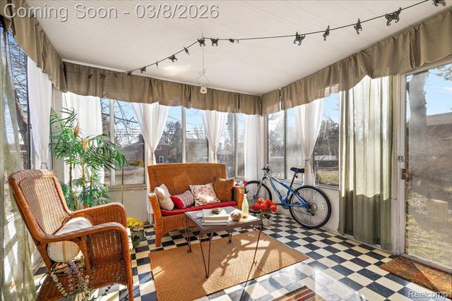 17601 Cambridge Boulevard, Lathrup Village, MI 48076