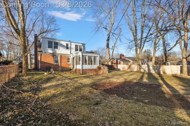 17601 Cambridge Boulevard, Lathrup Village, MI 48076