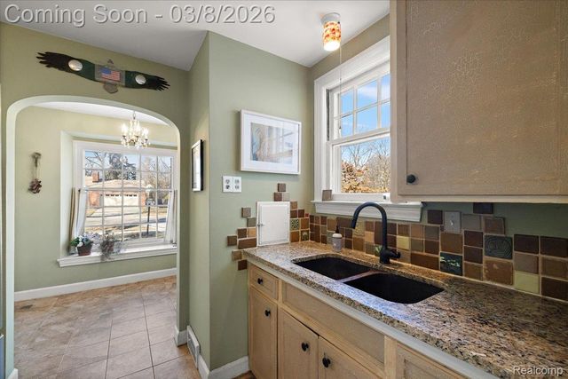 17601 Cambridge Boulevard, Lathrup Village, MI 48076