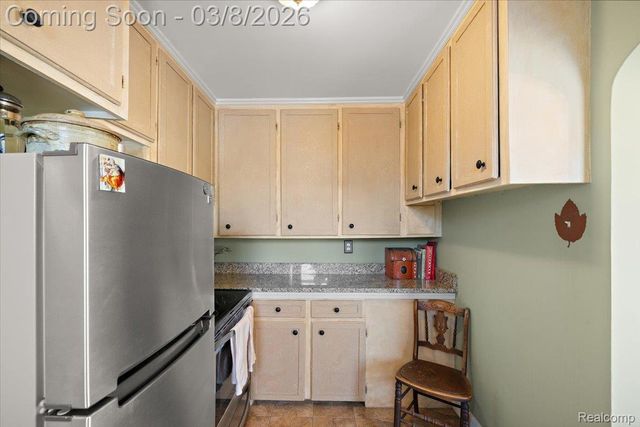 17601 Cambridge Boulevard, Lathrup Village, MI 48076