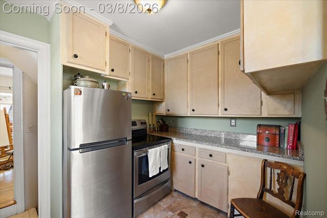 17601 Cambridge Boulevard, Lathrup Village, MI 48076