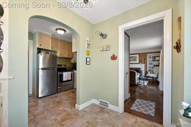 17601 Cambridge Boulevard, Lathrup Village, MI 48076