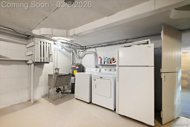 17601 Cambridge Boulevard, Lathrup Village, MI 48076