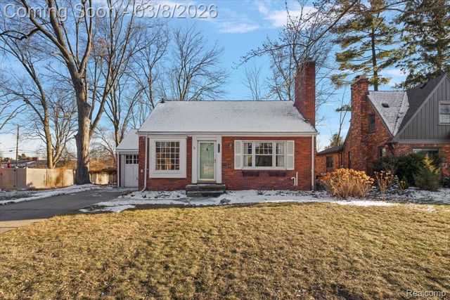 17601 Cambridge Boulevard, Lathrup Village, MI 48076