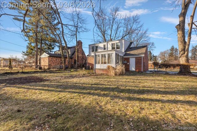 17601 Cambridge Boulevard, Lathrup Village, MI 48076