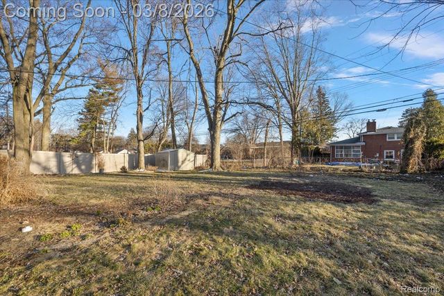 17601 Cambridge Boulevard, Lathrup Village, MI 48076