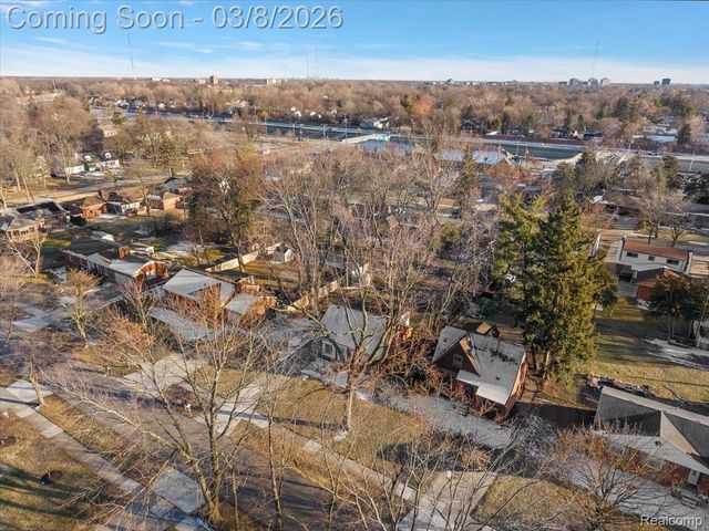 17601 Cambridge Boulevard, Lathrup Village, MI 48076