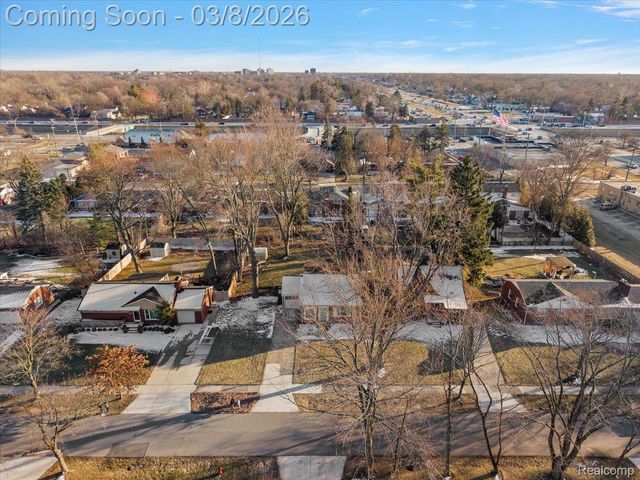 17601 Cambridge Boulevard, Lathrup Village, MI 48076