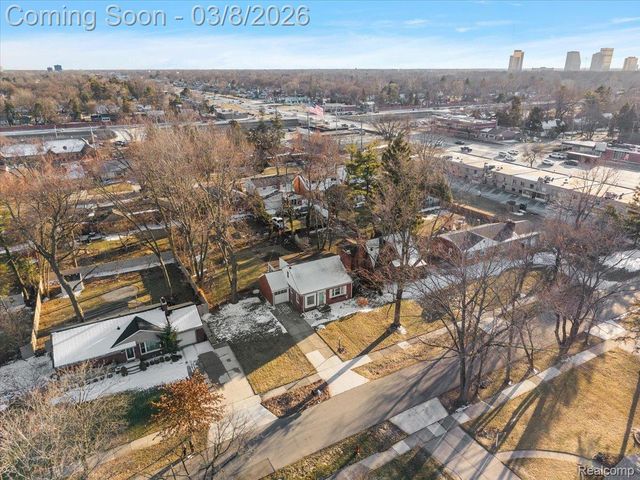 17601 Cambridge Boulevard, Lathrup Village, MI 48076