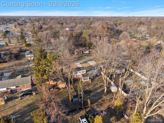 17601 Cambridge Boulevard, Lathrup Village, MI 48076