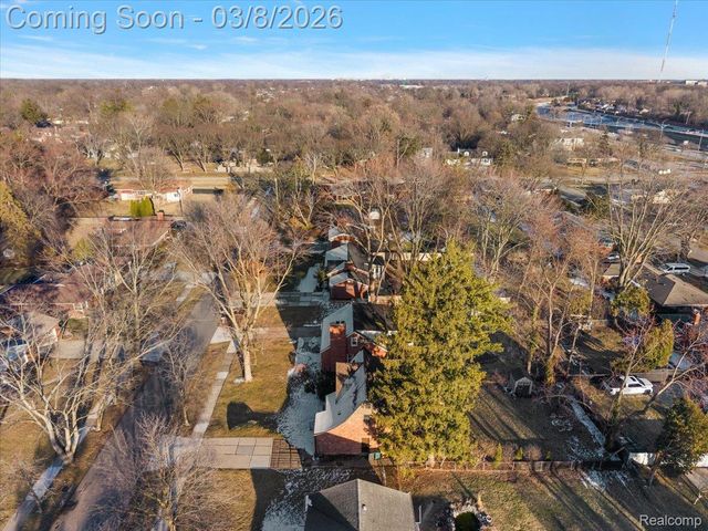 17601 Cambridge Boulevard, Lathrup Village, MI 48076