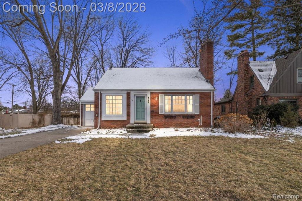 17601 Cambridge Boulevard, Lathrup Village, MI 48076