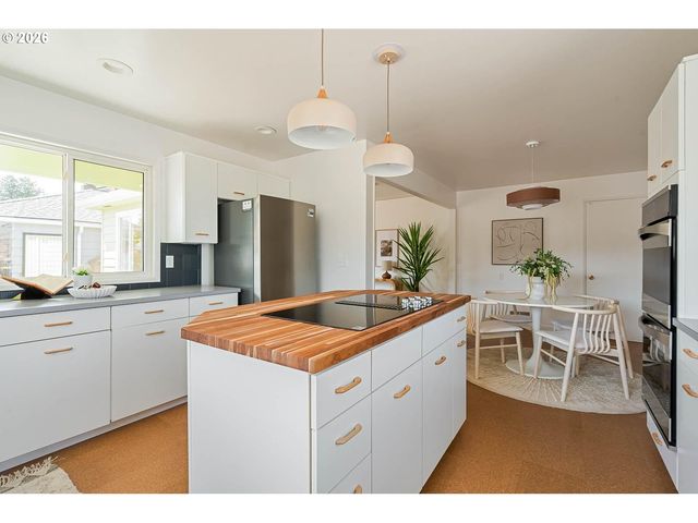 2153 Ne 81ST Ave, Portland, OR 97213