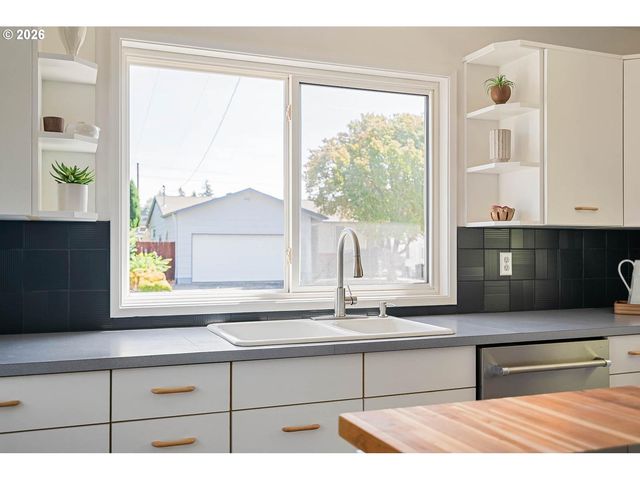 2153 Ne 81ST Ave, Portland, OR 97213
