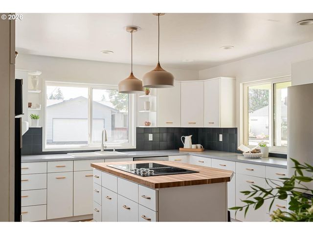 2153 Ne 81ST Ave, Portland, OR 97213