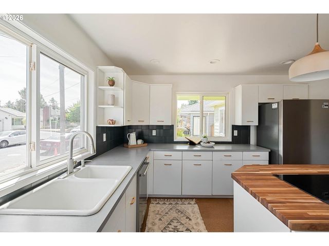 2153 Ne 81ST Ave, Portland, OR 97213