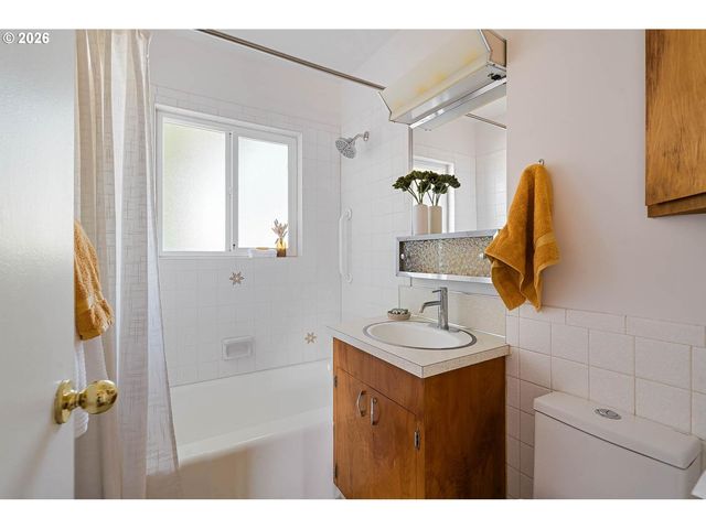 2153 Ne 81ST Ave, Portland, OR 97213