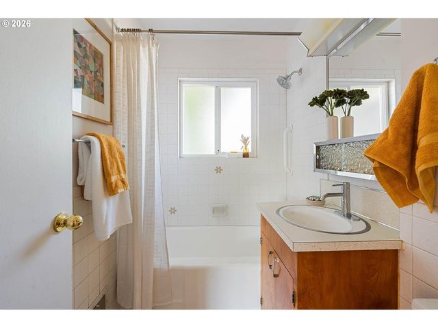 2153 Ne 81ST Ave, Portland, OR 97213