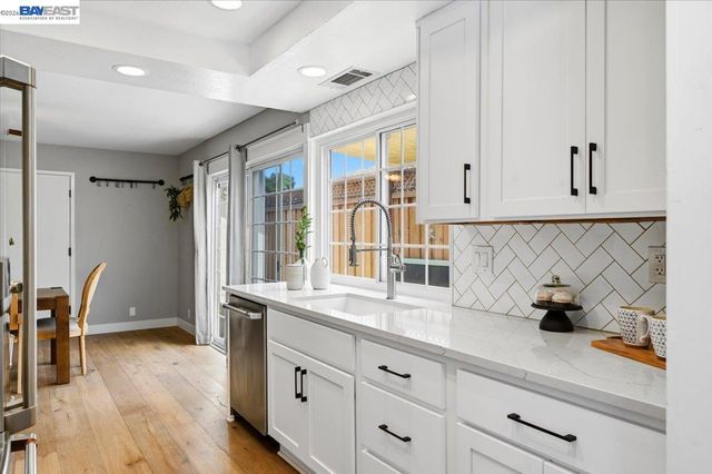 854 Hanover St, Livermore, CA 94551