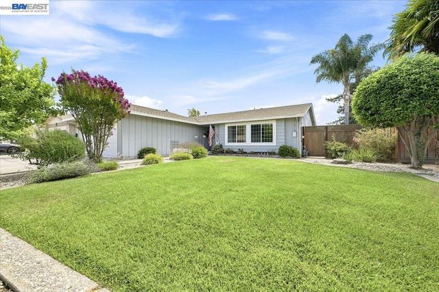 854 Hanover St, Livermore, CA 94551