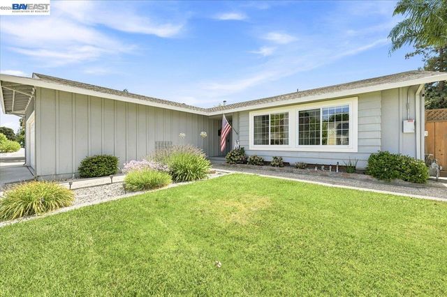 854 Hanover St, Livermore, CA 94551