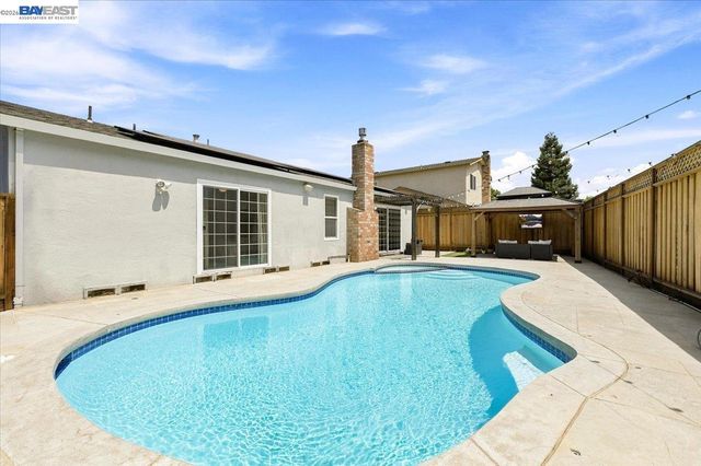 854 Hanover St, Livermore, CA 94551