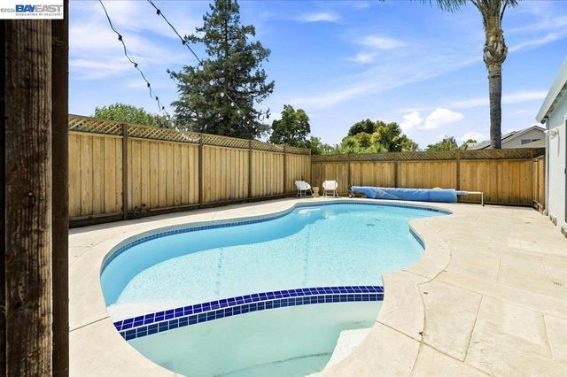 854 Hanover St, Livermore, CA 94551