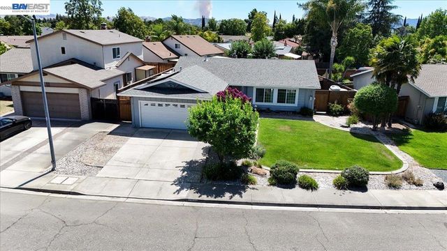 854 Hanover St, Livermore, CA 94551