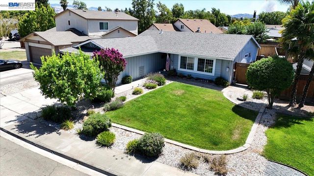854 Hanover St, Livermore, CA 94551