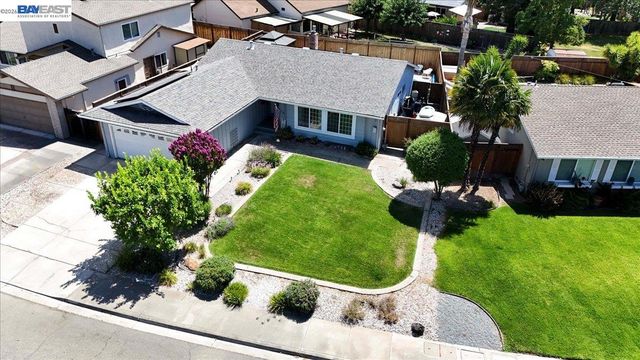 854 Hanover St, Livermore, CA 94551