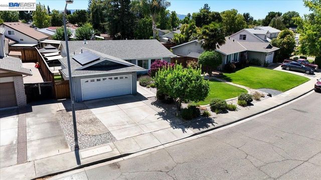 854 Hanover St, Livermore, CA 94551