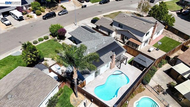 854 Hanover St, Livermore, CA 94551