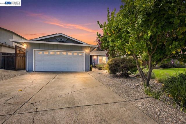 854 Hanover St, Livermore, CA 94551