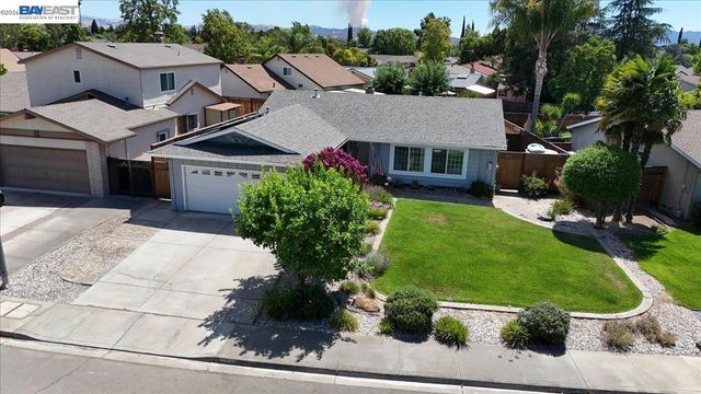 854 Hanover St, Livermore, CA 94551