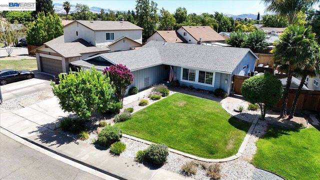854 Hanover St, Livermore, CA 94551