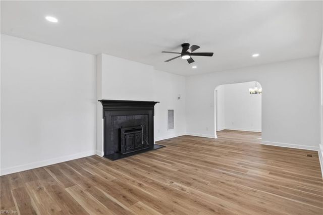 690 Greenbriar AVE, Hampton, VA 23661