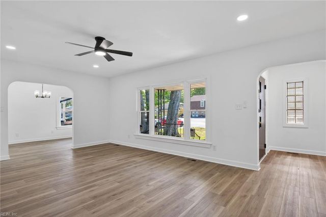 690 Greenbriar AVE, Hampton, VA 23661