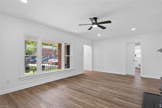 690 Greenbriar AVE, Hampton, VA 23661