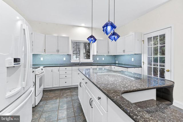 701 WOODFIELD DR, Lititz, PA 17543