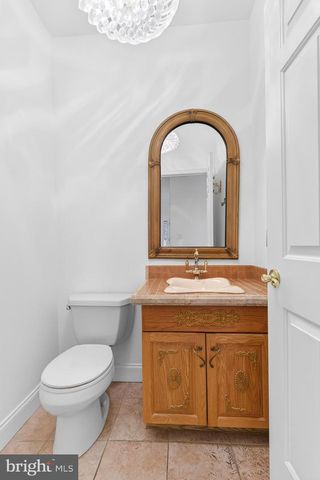 701 WOODFIELD DR, Lititz, PA 17543